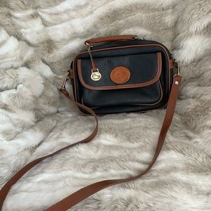 Vintage Dooney & Bourke Black Leather Crossbody Purse Satchel. Pre-Owned